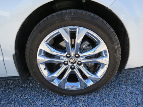 Used 2024 Toyota Sienna Platinum image 10