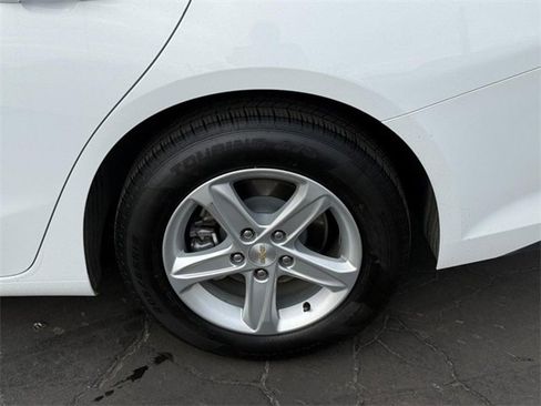 Used 2024 Chevrolet Malibu LT image 4