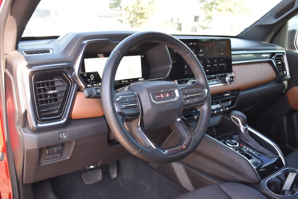 Used 2025 GMC Canyon AT4 w/ Technology Plus Package AWD/4WD image 10