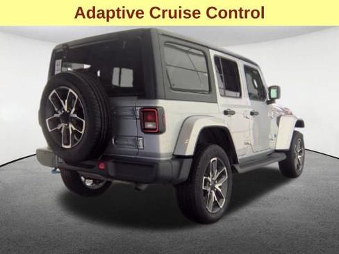 Used 2024 Jeep Wrangler Unlimited w/ Convenience Group AWD/4WD image 5