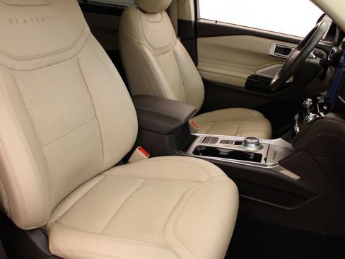 Used 2023 Ford Explorer Platinum w/ Premium Technology Package RWD image 26