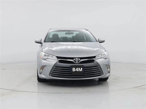 Used 2015 Toyota Camry SE image 2