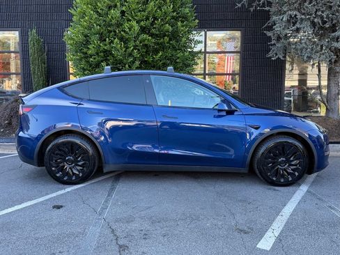 Used 2021 Tesla Model Y Long Range AWD/4WD image 21