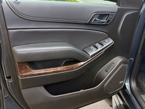 Used 2019 Chevrolet Suburban LT AWD/4WD image 18