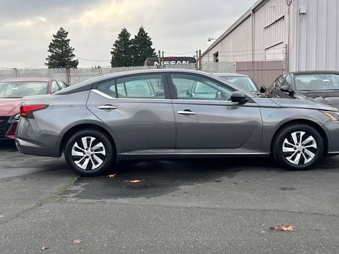 Used 2025 Nissan Altima 2.5 S image 3