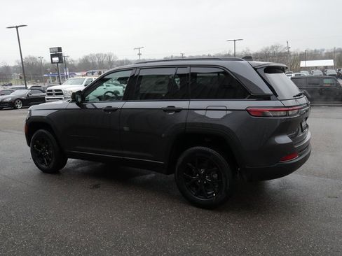 New 2025 Jeep Grand Cherokee Altitude image 11