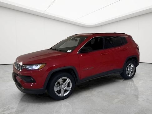 Used 2024 Jeep Compass Latitude AWD/4WD image 8