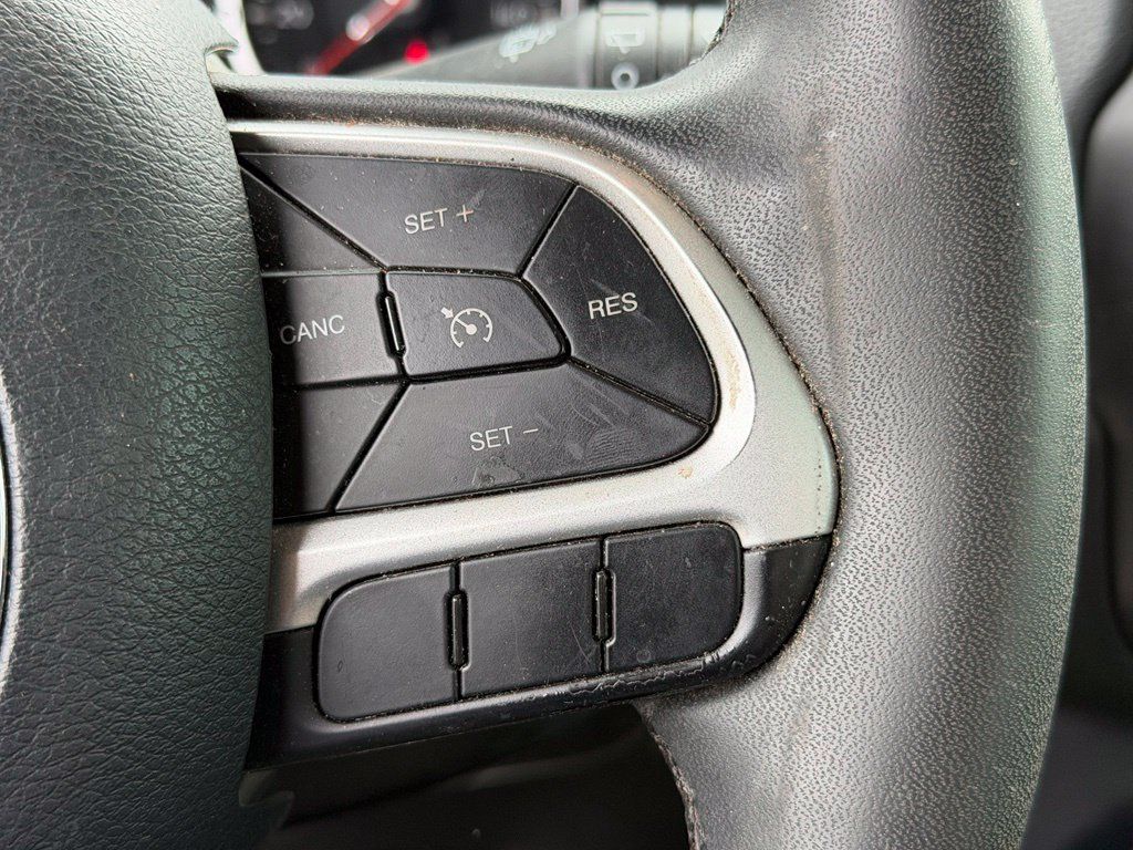 Used 2020 Jeep Renegade Latitude w/ Popular Equipment Group FWD image 22