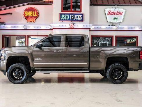 Used 2015 Chevrolet Silverado 2500 High Country w/ Duramax Plus Package image 12