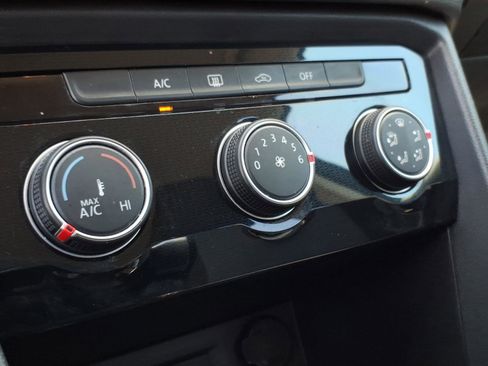 Certified 2025 Volkswagen Taos S FWD image 29