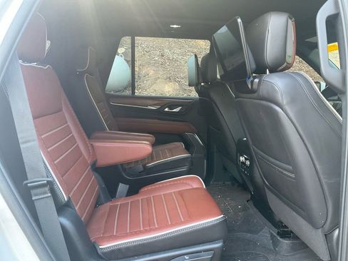 Used 2024 GMC Yukon Denali Ultimate AWD/4WD image 13