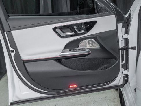 New 2026 Mercedes-Benz E 53 AMG e 4MATIC Sedan image 10