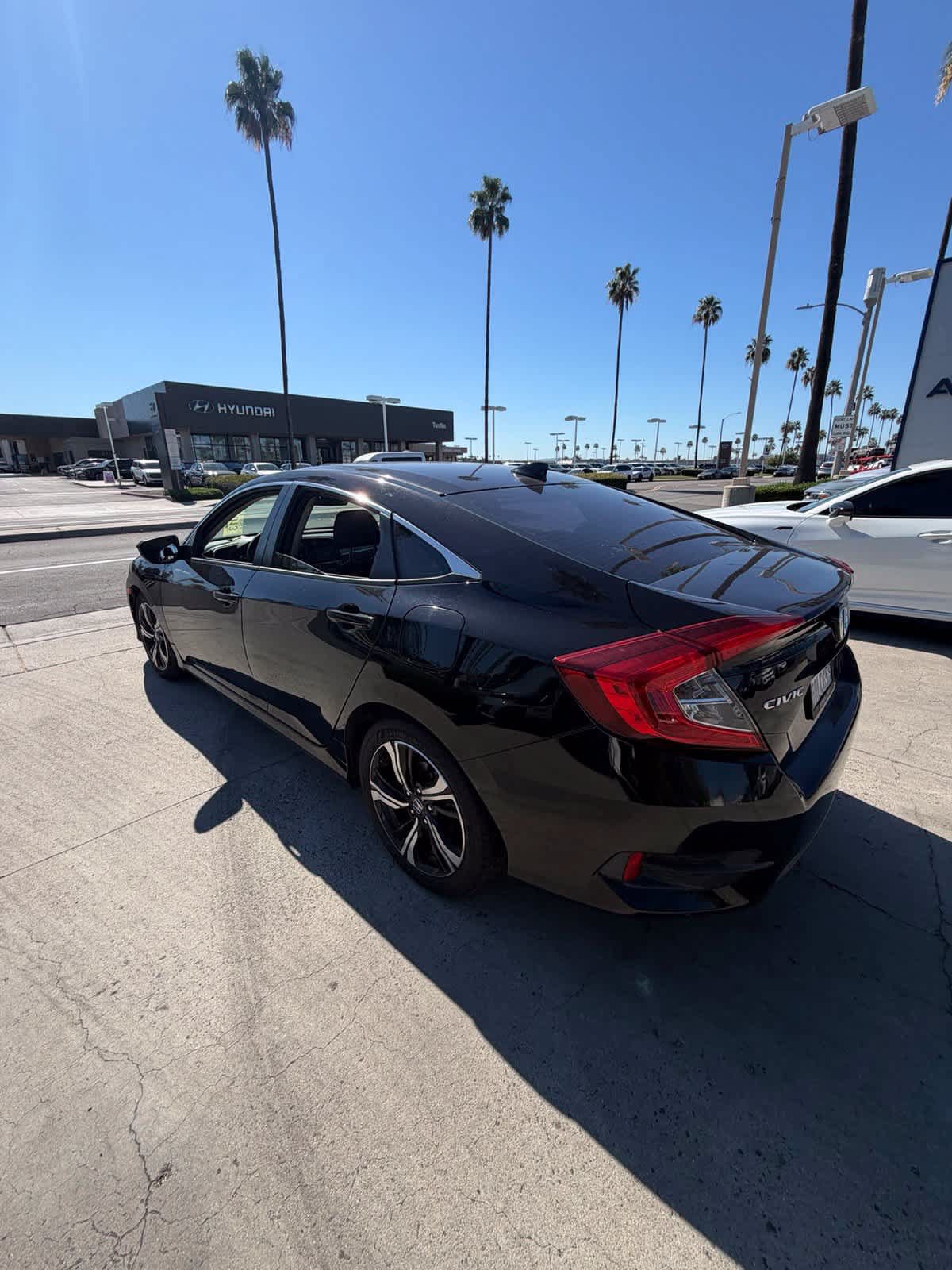 Used 2018 Honda Civic EX image 9