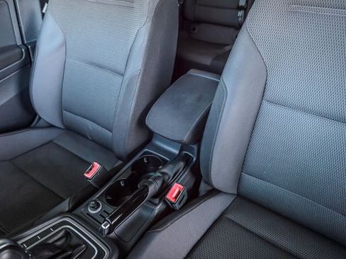 Used 2016 Volkswagen Golf S image 28