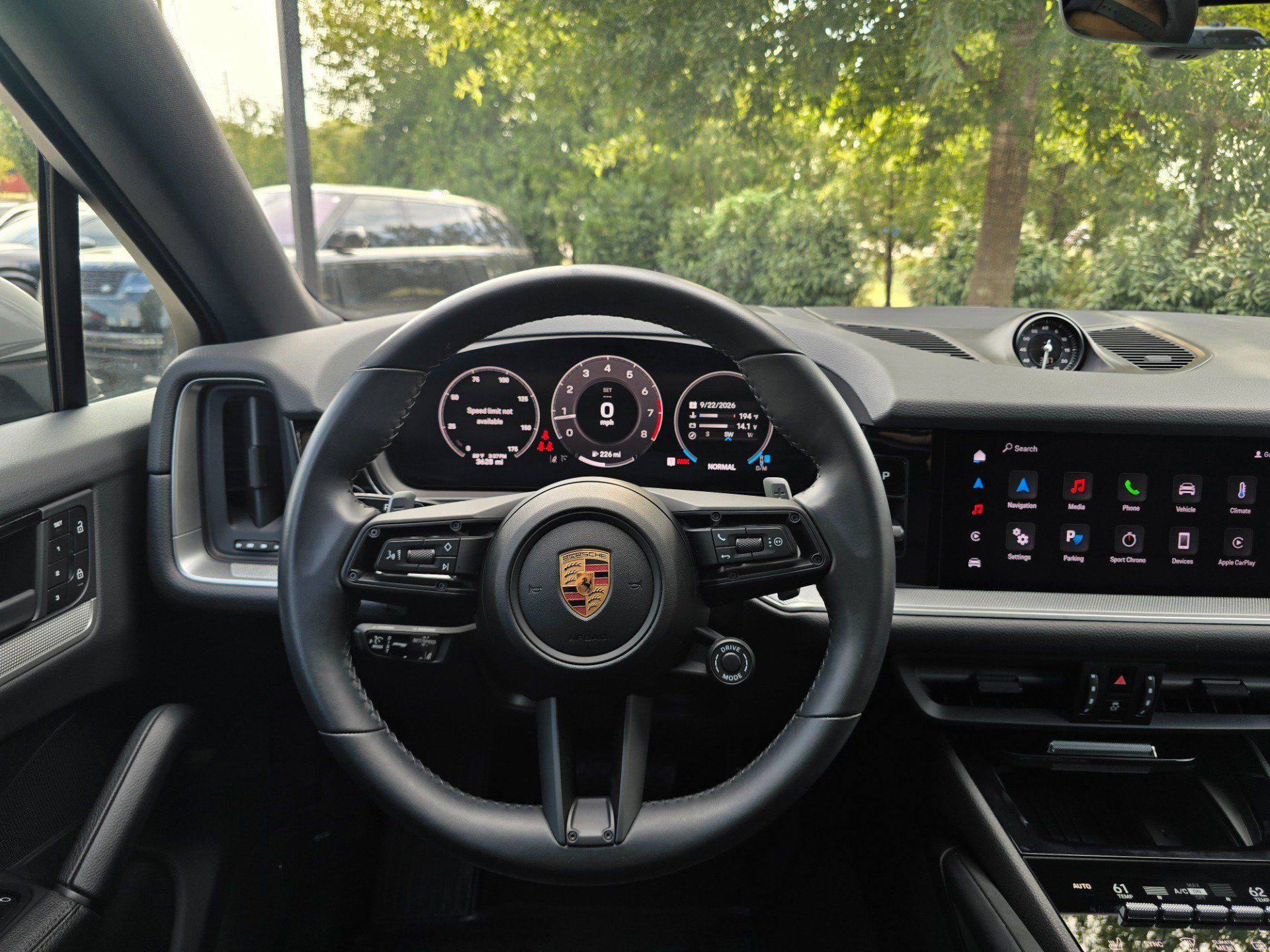 Used 2025 Porsche Cayenne Coupe AWD/4WD image 22