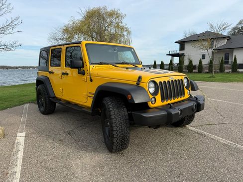 Used 2015 Jeep Wrangler Unlimited Sport w/ Quick Order Package 24S AWD/4WD image 3