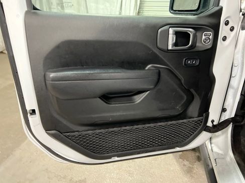 Used 2025 Jeep Wrangler Unlimited Rubicon AWD/4WD image 19