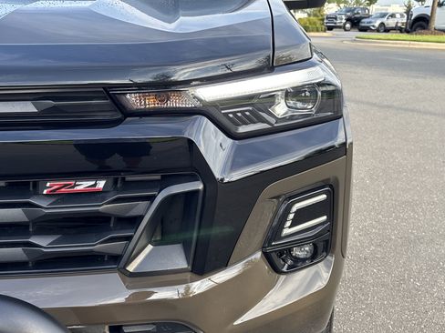 Used 2024 Chevrolet Colorado Z71 w/ Z71 Convenience Package 2 AWD/4WD image 11