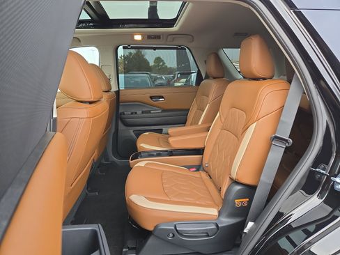 New 2026 Nissan Pathfinder Platinum image 17