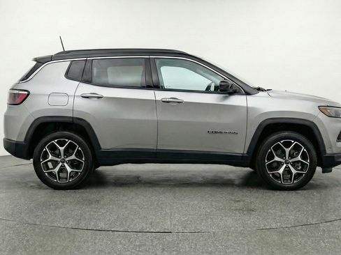 Used 2025 Jeep Compass Limited image 11