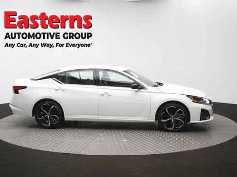 Used 2024 Nissan Altima 2.5 SR FWD image 45
