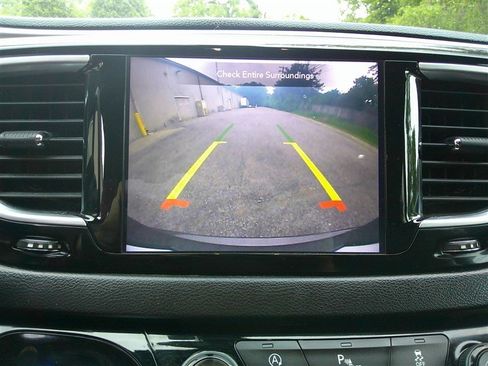 Used 2018 Chrysler Pacifica Touring-L Plus w/ S Appearance Package FWD image 14