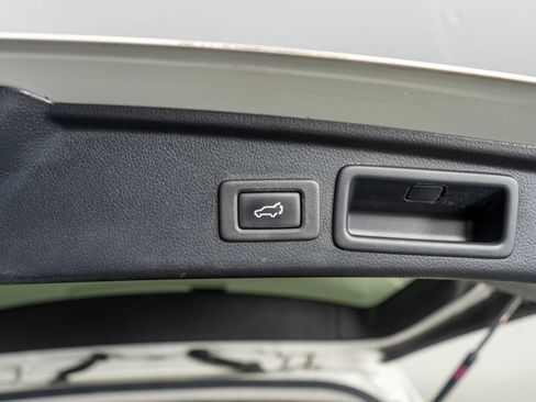 Used 2017 Subaru Forester 2.5i Premium AWD/4WD image 31