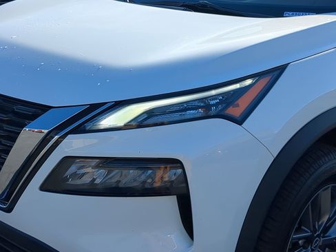 Used 2023 Nissan Rogue S image 12