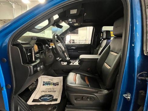 Used 2023 GMC Sierra 1500 AT4 w/ Technology Package AWD/4WD image 5