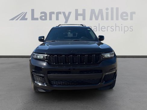 Used 2025 Jeep Grand Cherokee L Limited w/ Black Appearance Package AWD/4WD image 8