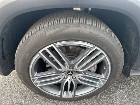 Used 2025 Mercedes-Benz GLS 450 4MATIC image 10