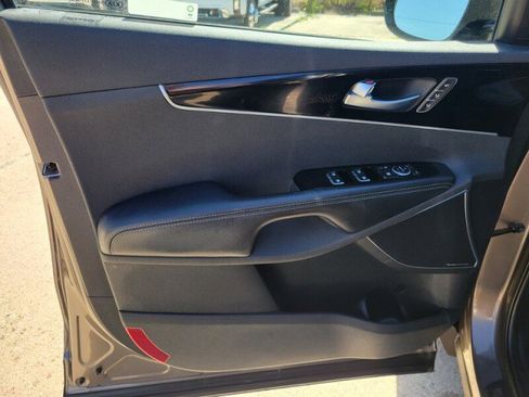 Used 2019 Kia Sorento SX image 27