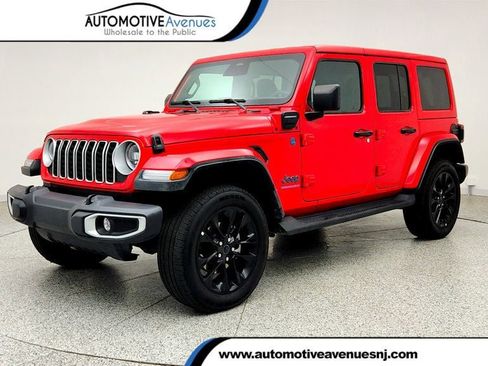 Used 2025 Jeep Wrangler Unlimited Sahara AWD/4WD image 1