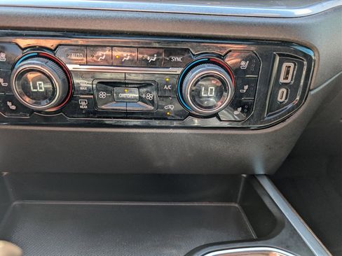 Used 2022 Chevrolet Silverado 1500 High Country w/ High Country Premium Package image 31