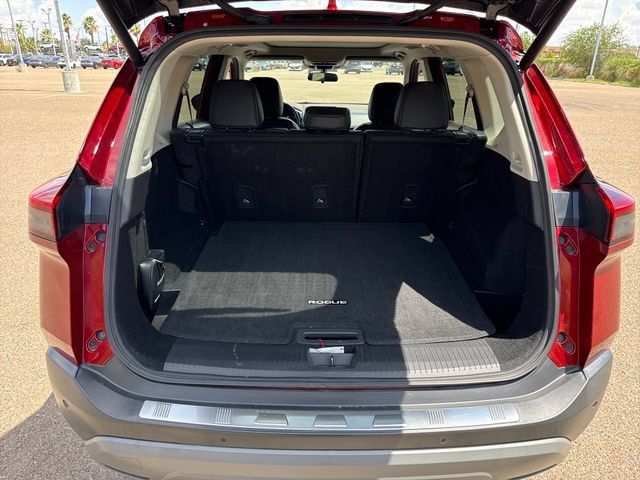 Certified 2022 Nissan Rogue SV w/ SV Premium Package FWD image 15