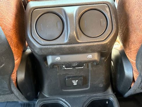 Used 2022 Jeep Gladiator Rubicon w/ LED Lighting Group AWD/4WD image 23