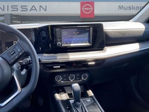 Used 2025 Nissan Kicks S AWD/4WD image 9