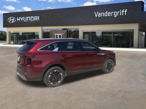 Used 2025 Kia Sorento S FWD image 4