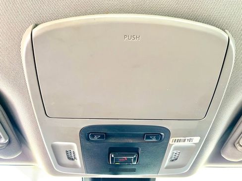 Used 2023 Toyota Camry SE FWD image 17