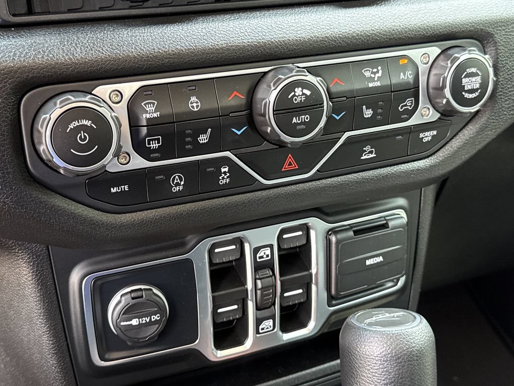 Used 2025 Jeep Gladiator Sport AWD/4WD image 19