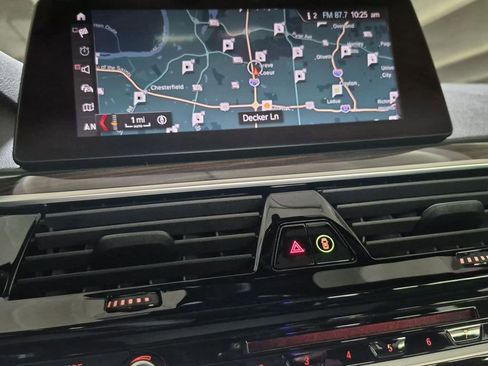 Used 2019 BMW 530e xDrive w/ Convenience Package AWD/4WD image 16
