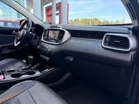 Used 2016 Kia Sorento SX image 19