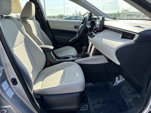 Used 2022 Toyota Corolla Cross L image 17