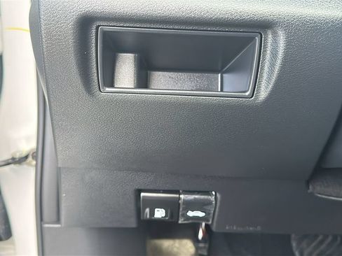 Used 2025 Nissan Versa SV w/ Trunk Package FWD image 20