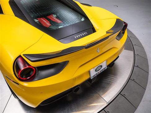 Used 2018 Ferrari 488 GTB RWD image 36