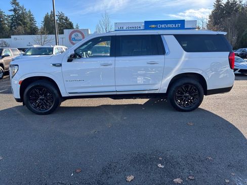 Certified 2022 GMC Yukon XL SLT w/ SLT Luxury Package image 8