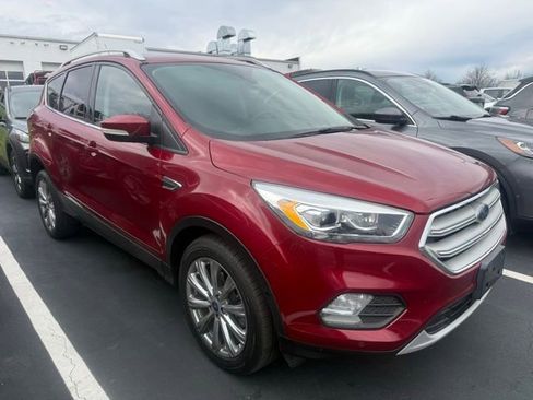 Used 2018 Ford Escape Titanium image 3