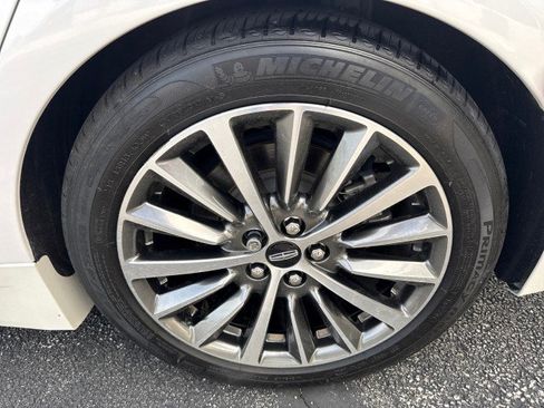 Used 2020 Lincoln MKZ FWD image 11