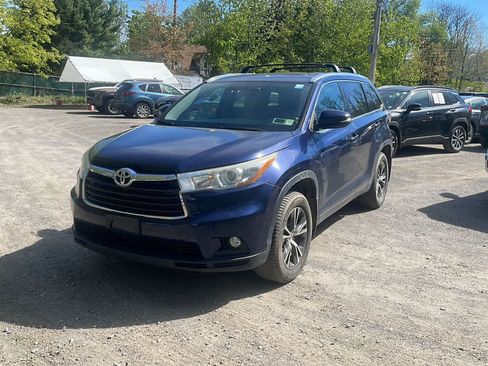 Used 2016 Toyota Highlander XLE AWD/4WD image 1