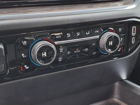 Used 2025 Chevrolet Silverado 2500 LTZ w/ LTZ Premium Package image 15